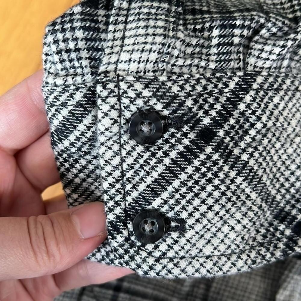 Aritzia TNA plaid button down shirt - Picture 3 of 8